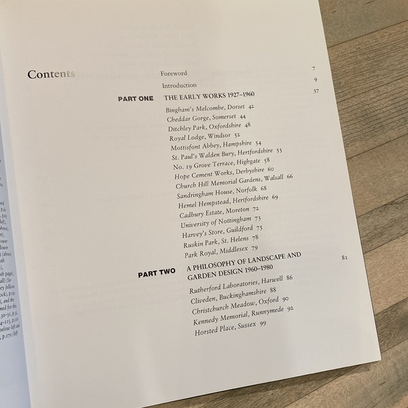 The Complete Landscape Designs and Gardens of Geoffrey Jellicoe - Picture 14 of 16